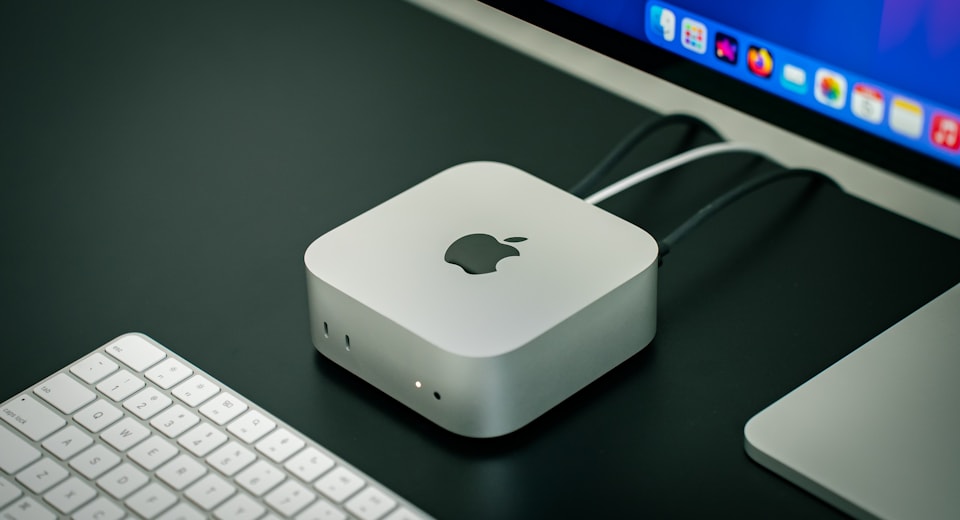 Mac mini M4 Cloud-Host in einem Rechenzentrum-Rack